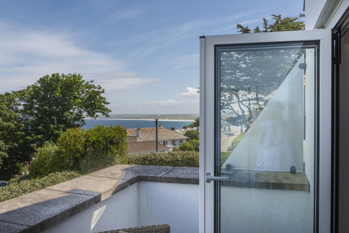 5 Sandy Lane Apartments photo 5