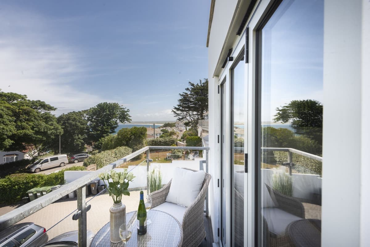 5 Sandy Lane Apartments photo 3