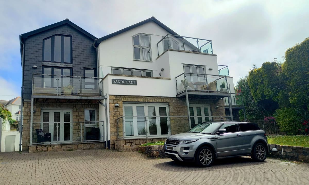 5 Sandy Lane Apartments