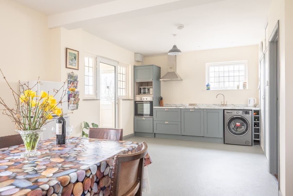 Daffy Down Dilly photo 3