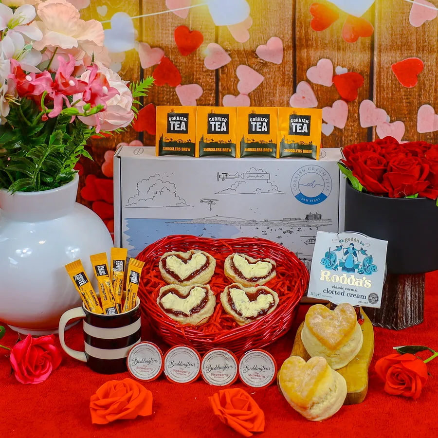 Love Heart Cream Tea Hamper for 4