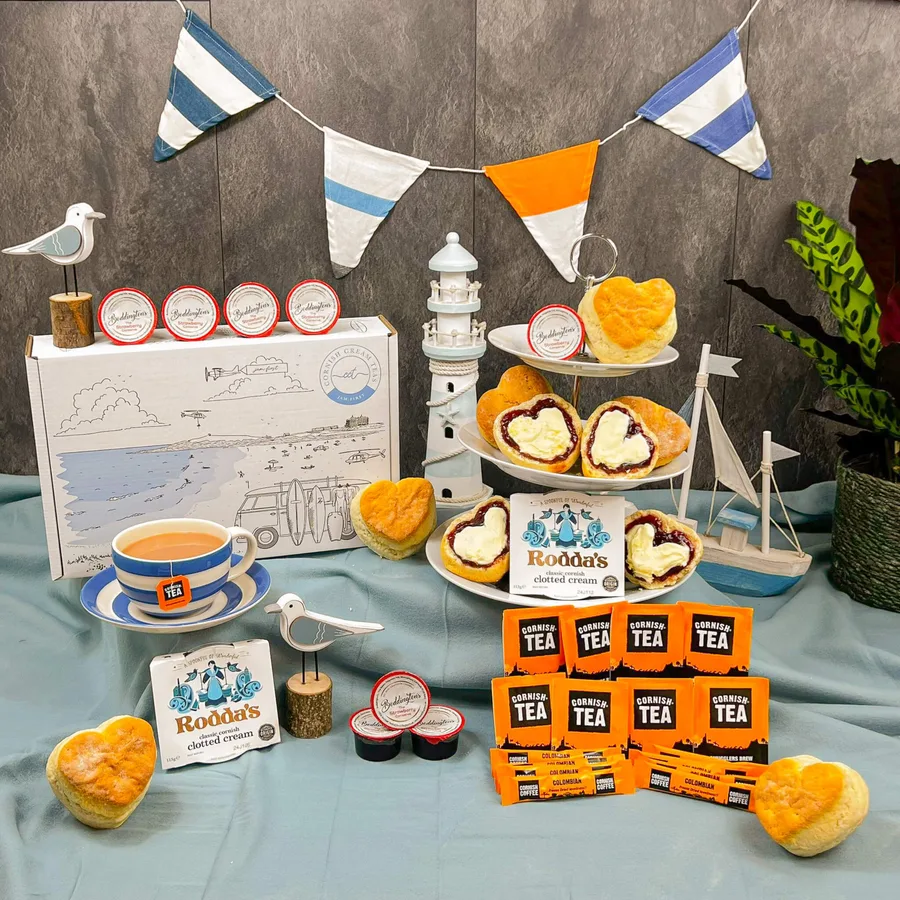 Love Heart Cream Tea Hamper for 8
