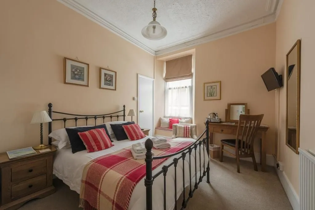 Cliftons Guesthouse photo 3