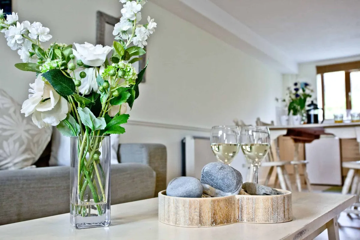 Nobbys Cottage, East Thorne photo 4