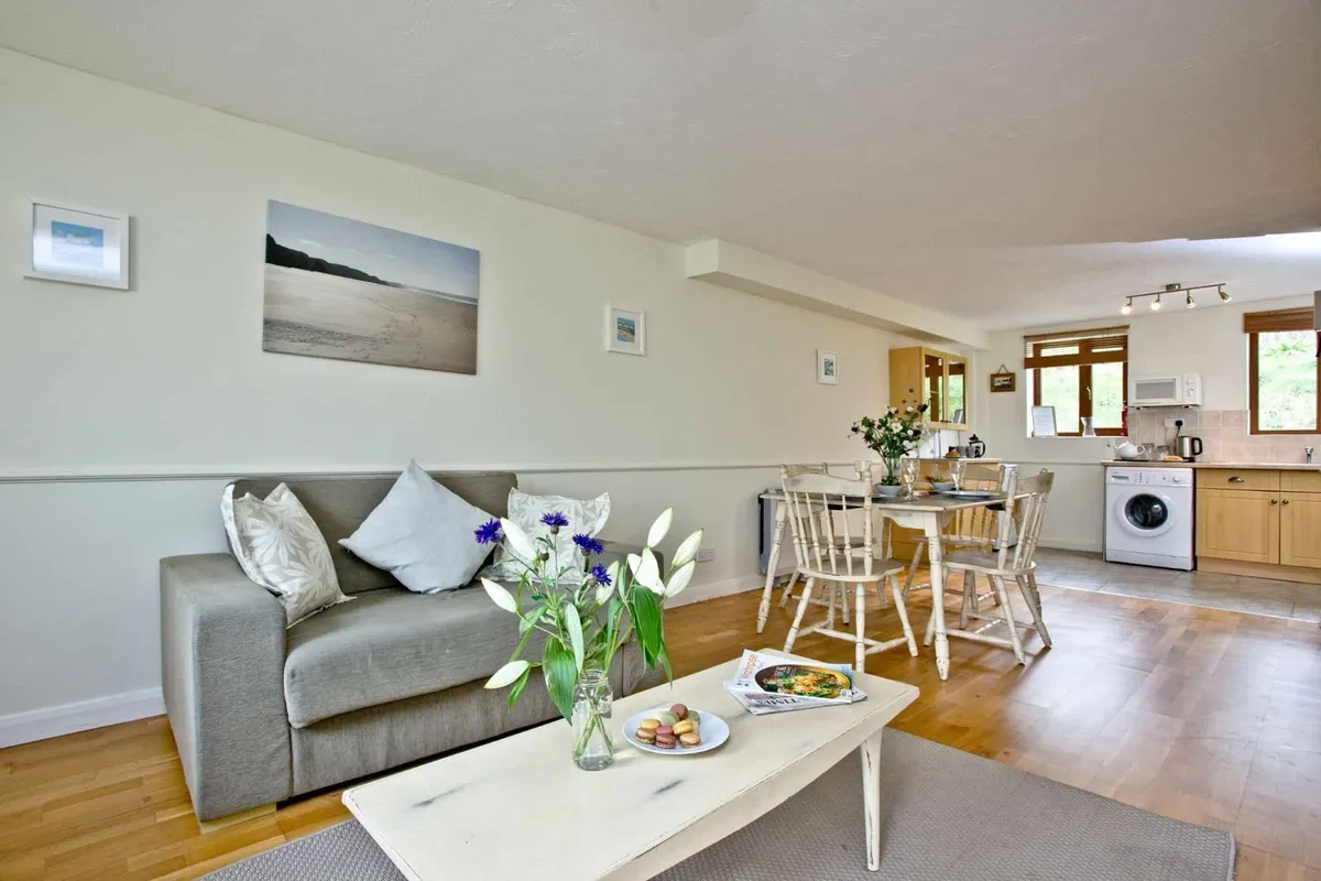 The Cwtch Cottage, East Thorne photo 3