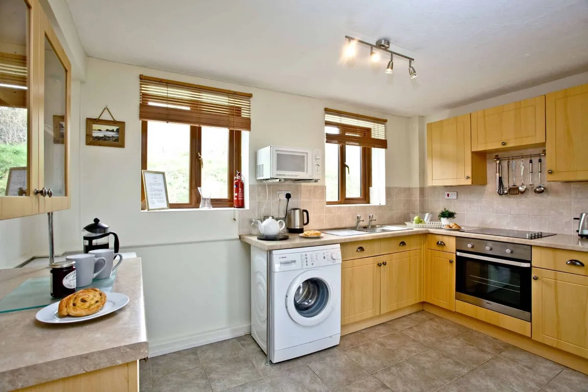 The Cwtch Cottage, East Thorne photo 5